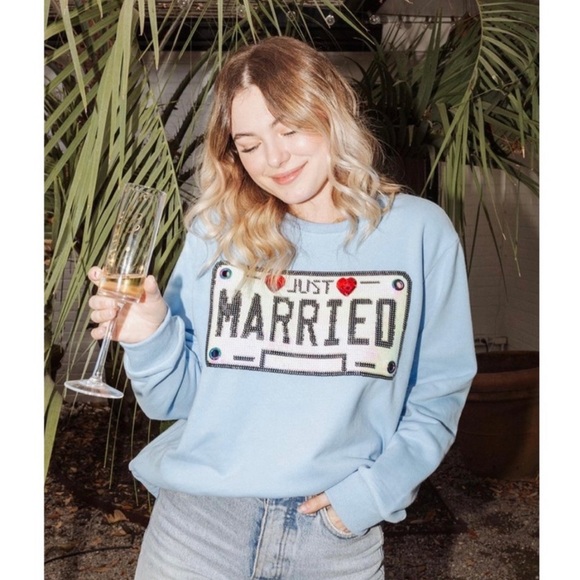 QUEEN OF SPARKLES Sweaters - Queen of Sparkles “Just Married” Sweatshirt | Size Small